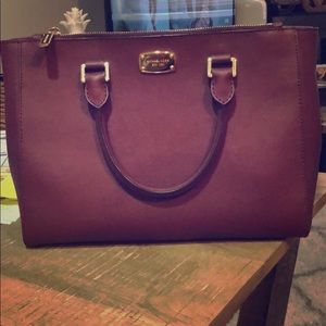 🔴SOLD🔴 Michael Kors purse with many compartments
